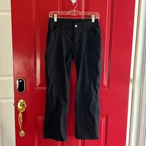 Duluth Trading Company Cargo pants Black snap zipper closure. Nylon spandex